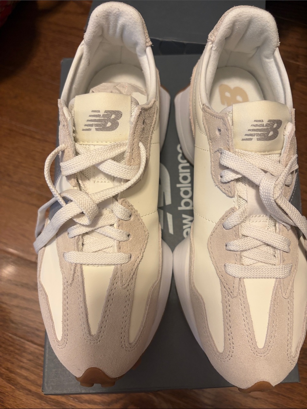New in Box size 8 womans New Balance 327